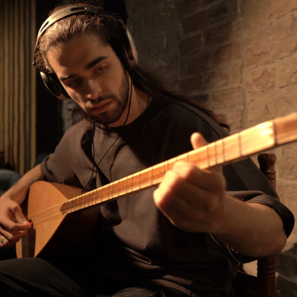 Antonis Ginosatis - Saz
Recording session with Urban Modal  @ Epirus Music Lab, May 2024